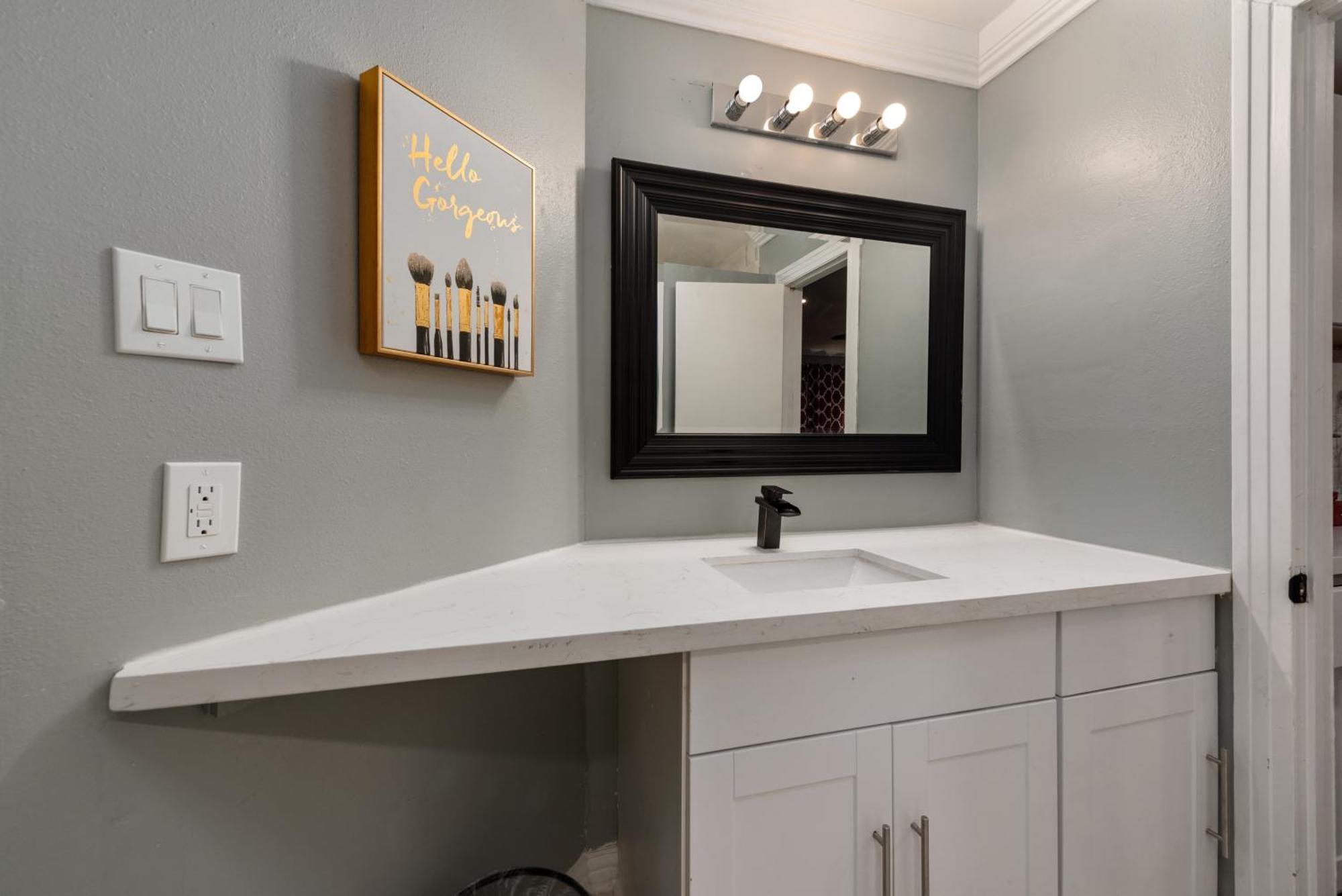 Urban Retreat 1Br With Free Park Apartment Houston Bagian luar foto